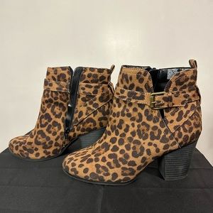 Womens Time and Tru high heel boots. Size 8 1/2W